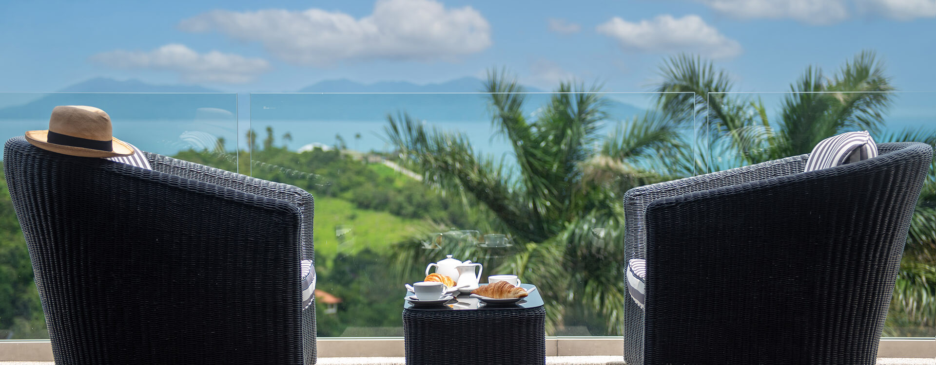 Villa Suralai - Breakfast with an amazing view